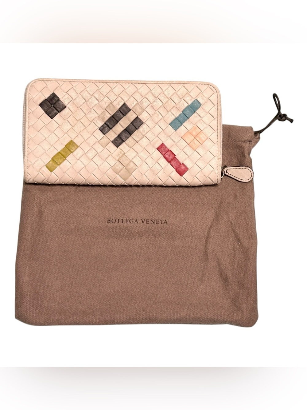 Bottega Veneta Intrecciato Artsy Leather Zip Wallet in Cream